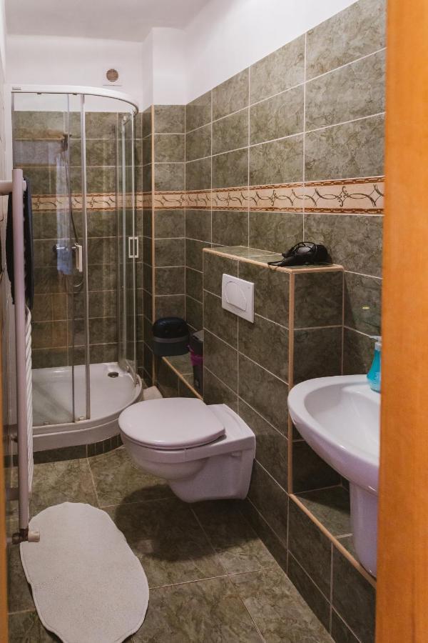 Hotel Rozsakert Vendeghaz Romhány Zewnętrze zdjęcie